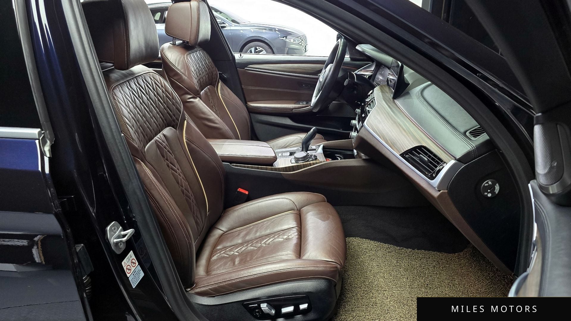 BMW 5 Series (G30) 2020 — миниатюра 11