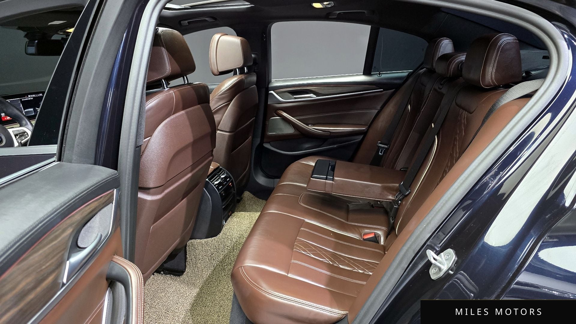 BMW 5 Series (G30) 2020 — миниатюра 12