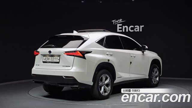 Лексус NX300h 2017 — миниатюра 2