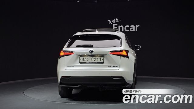 Лексус NX300h 2017 — миниатюра 4