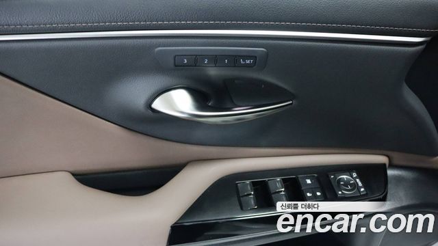 Лексус ES300h 2025 — миниатюра 16