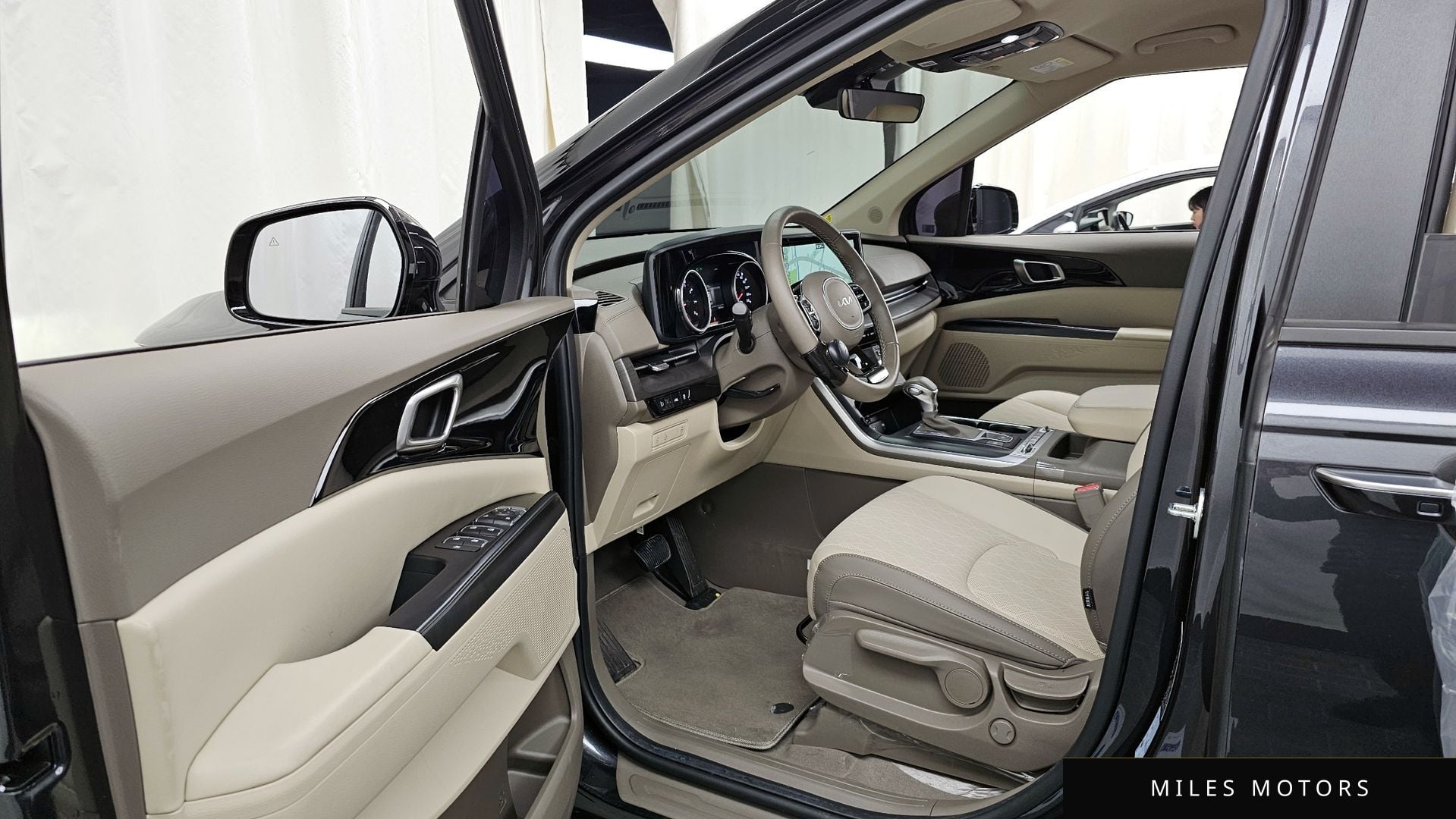 Kia Carnival 2023 — миниатюра 10