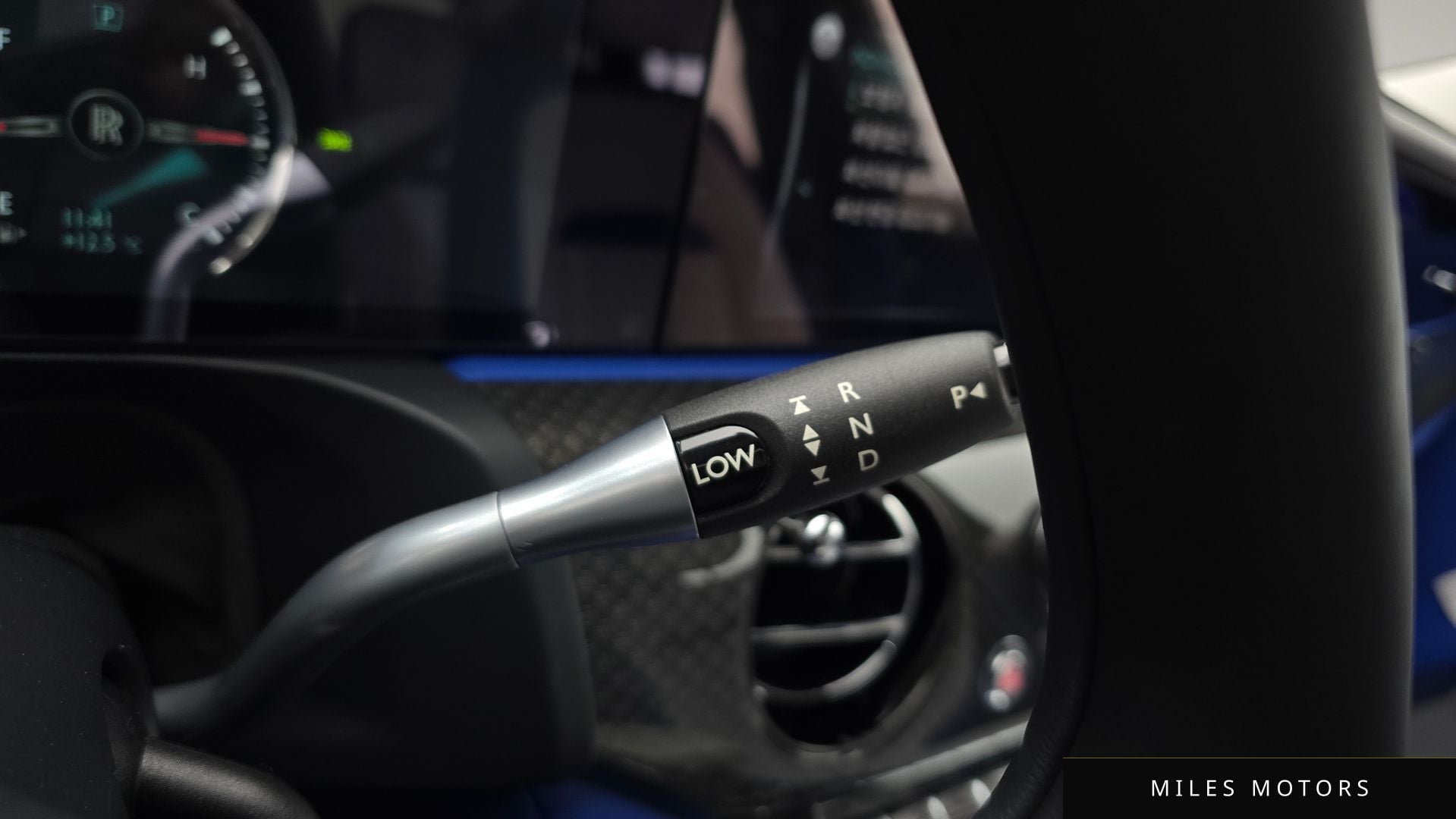 Rolls-Royce 고스트 2023 — миниатюра 9
