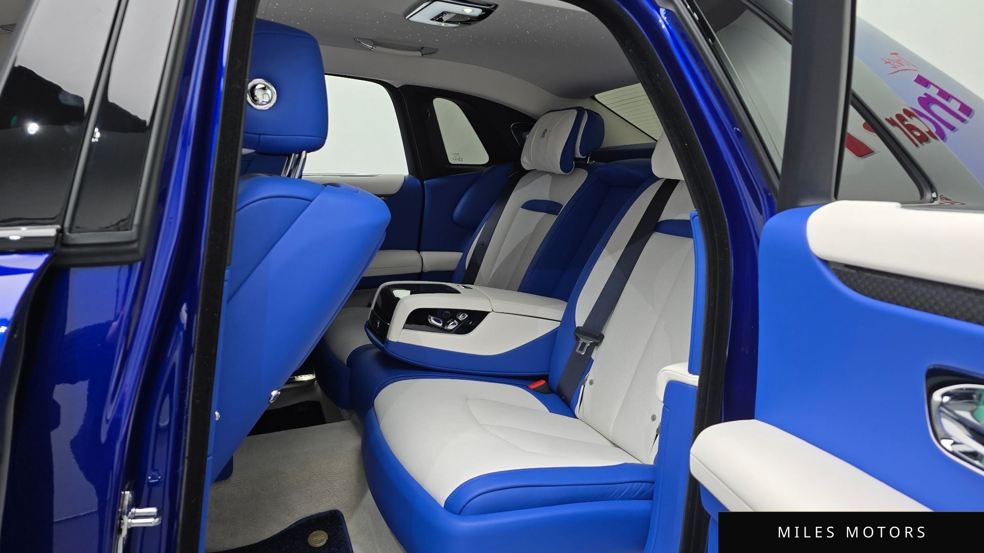 Rolls-Royce 고스트 2023 — миниатюра 11