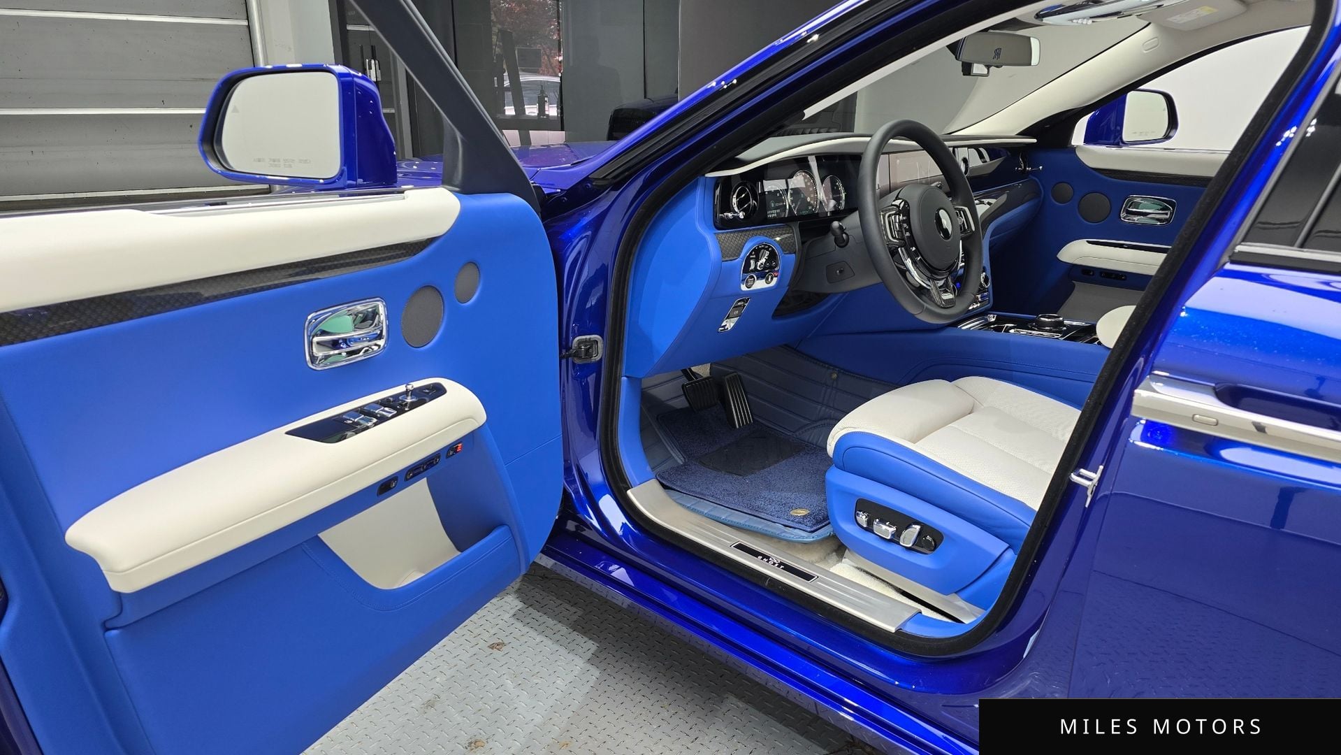 Rolls-Royce 고스트 2023 — миниатюра 12