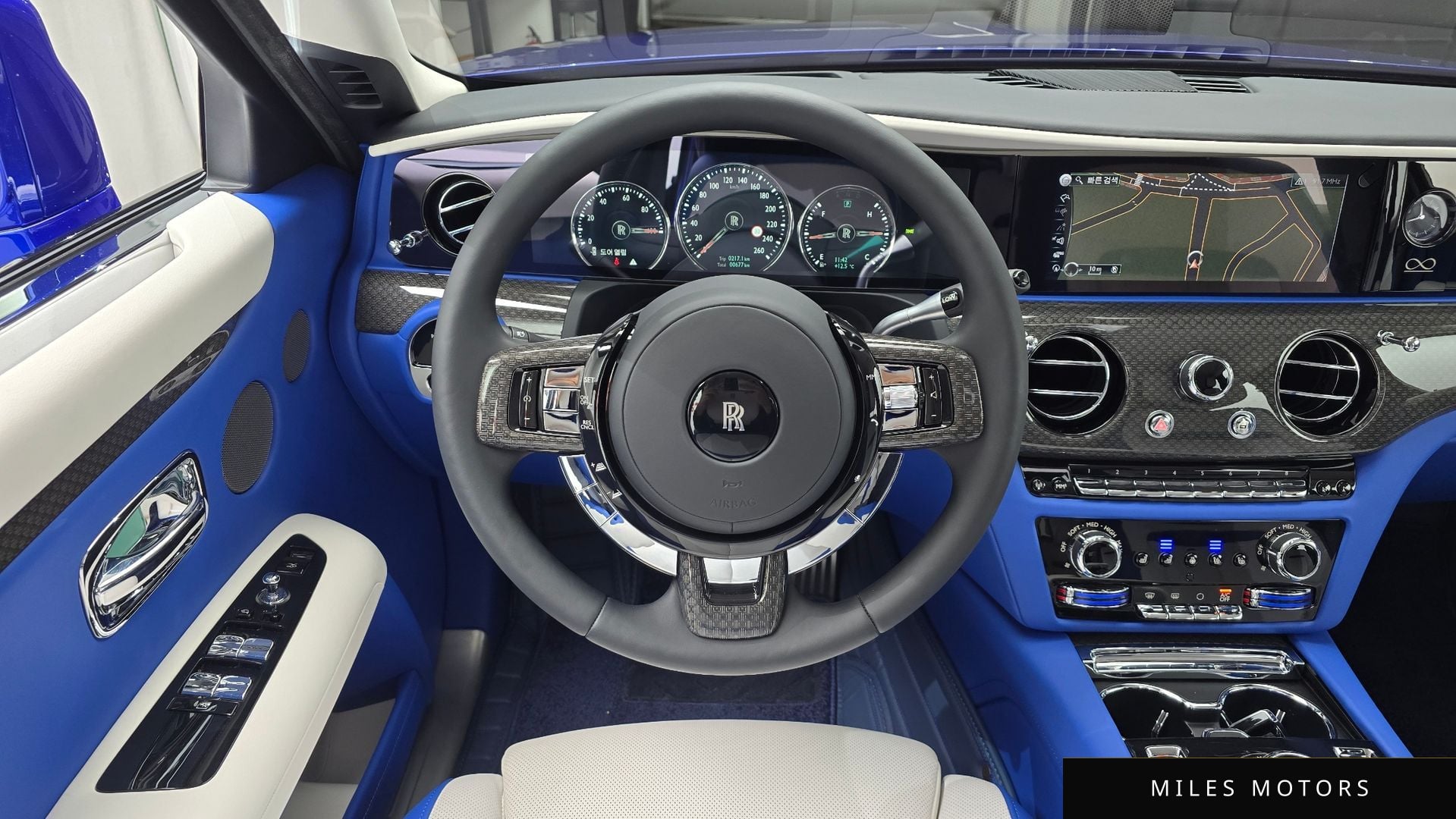 Rolls-Royce 고스트 2023 — миниатюра 13