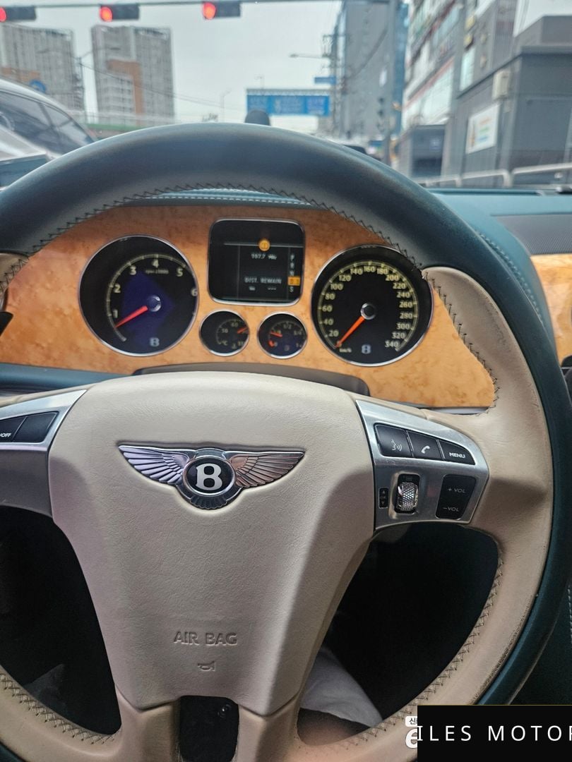 Bentley Continental GT 2010 — миниатюра 12