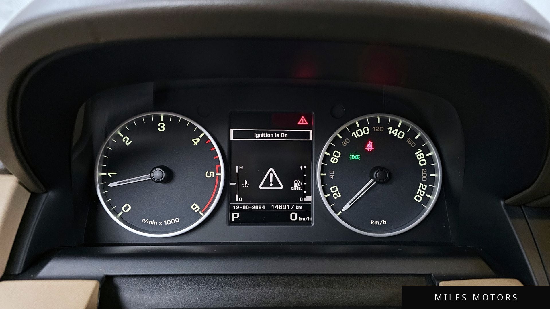 Land Rover Discovery 2014 — миниатюра 8