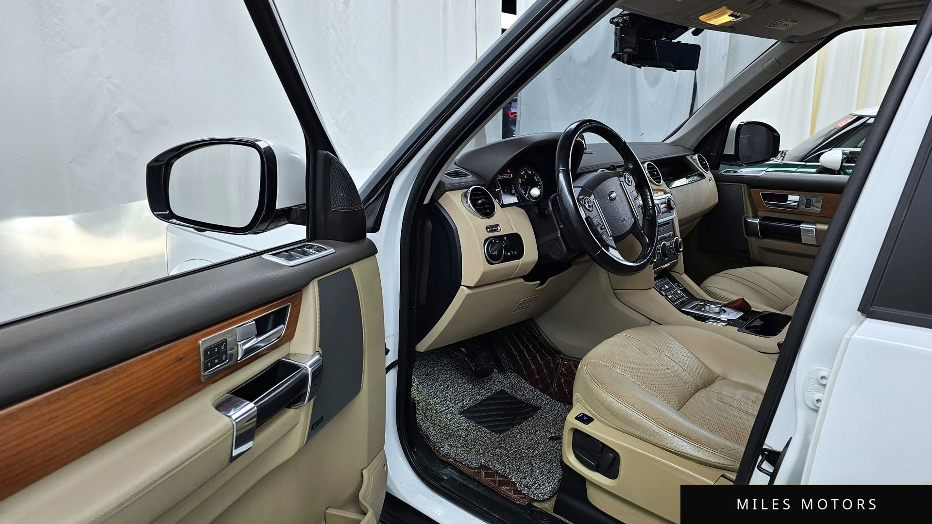 Land Rover Discovery 2014 — миниатюра 10