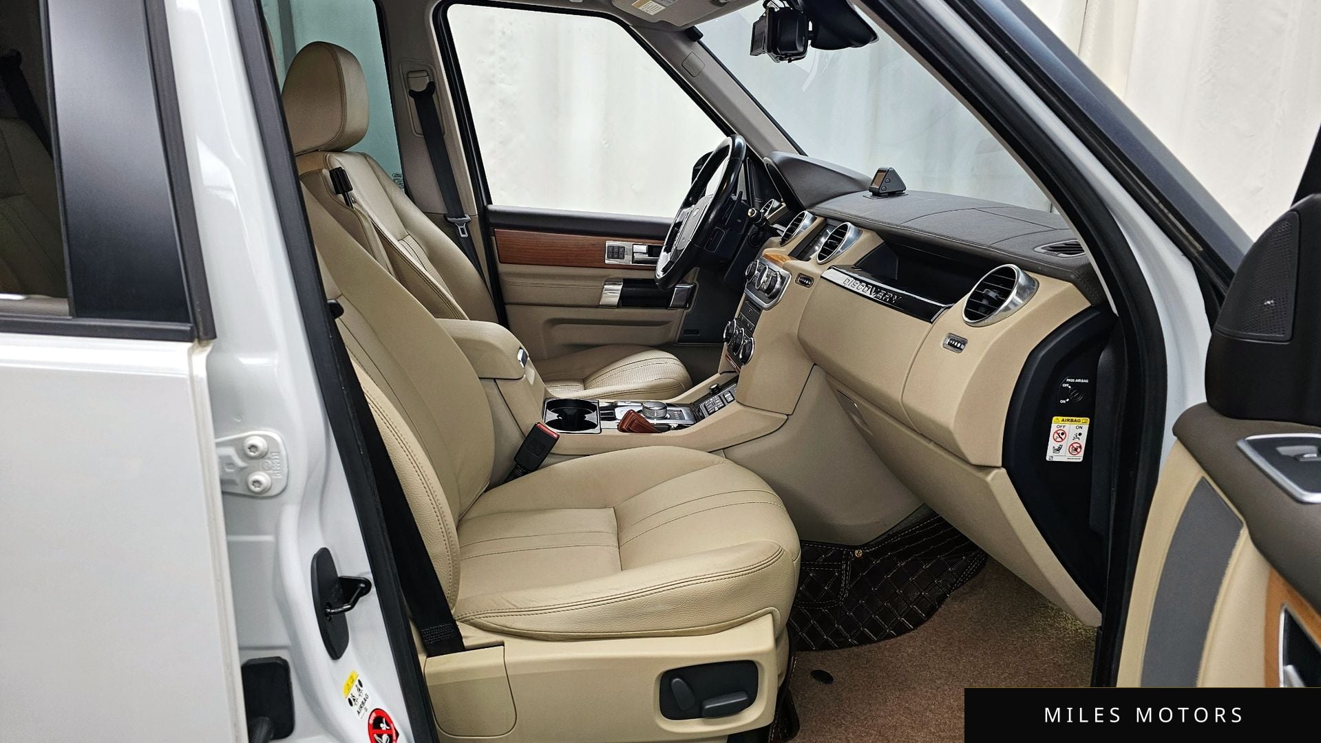 Land Rover Discovery 2014 — миниатюра 11