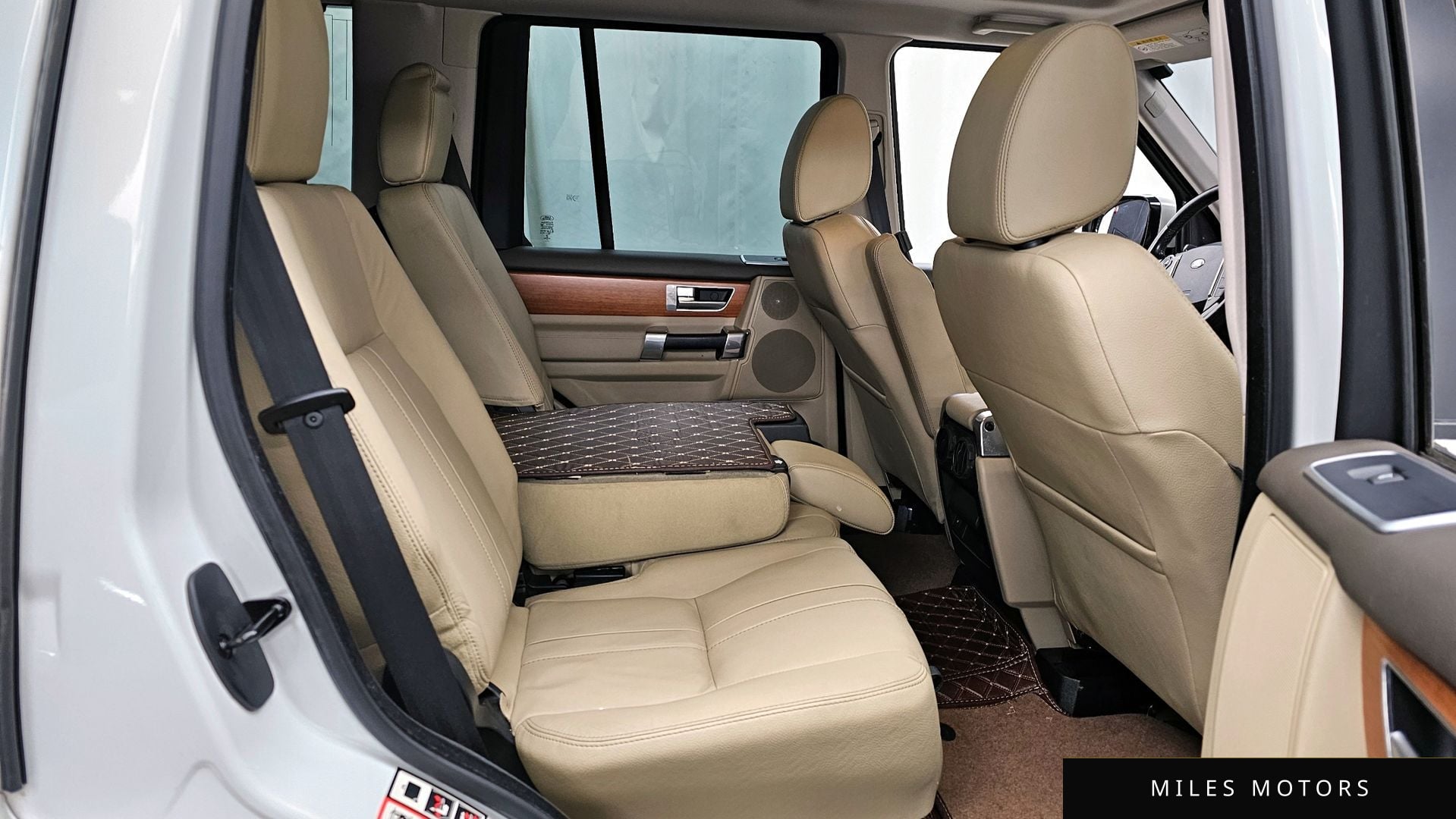 Land Rover Discovery 2014 — миниатюра 12
