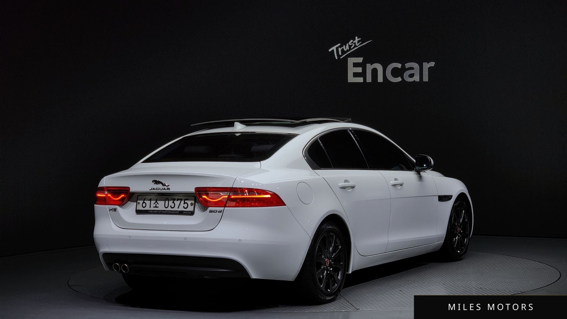 Jaguar XE 2016 — миниатюра 2