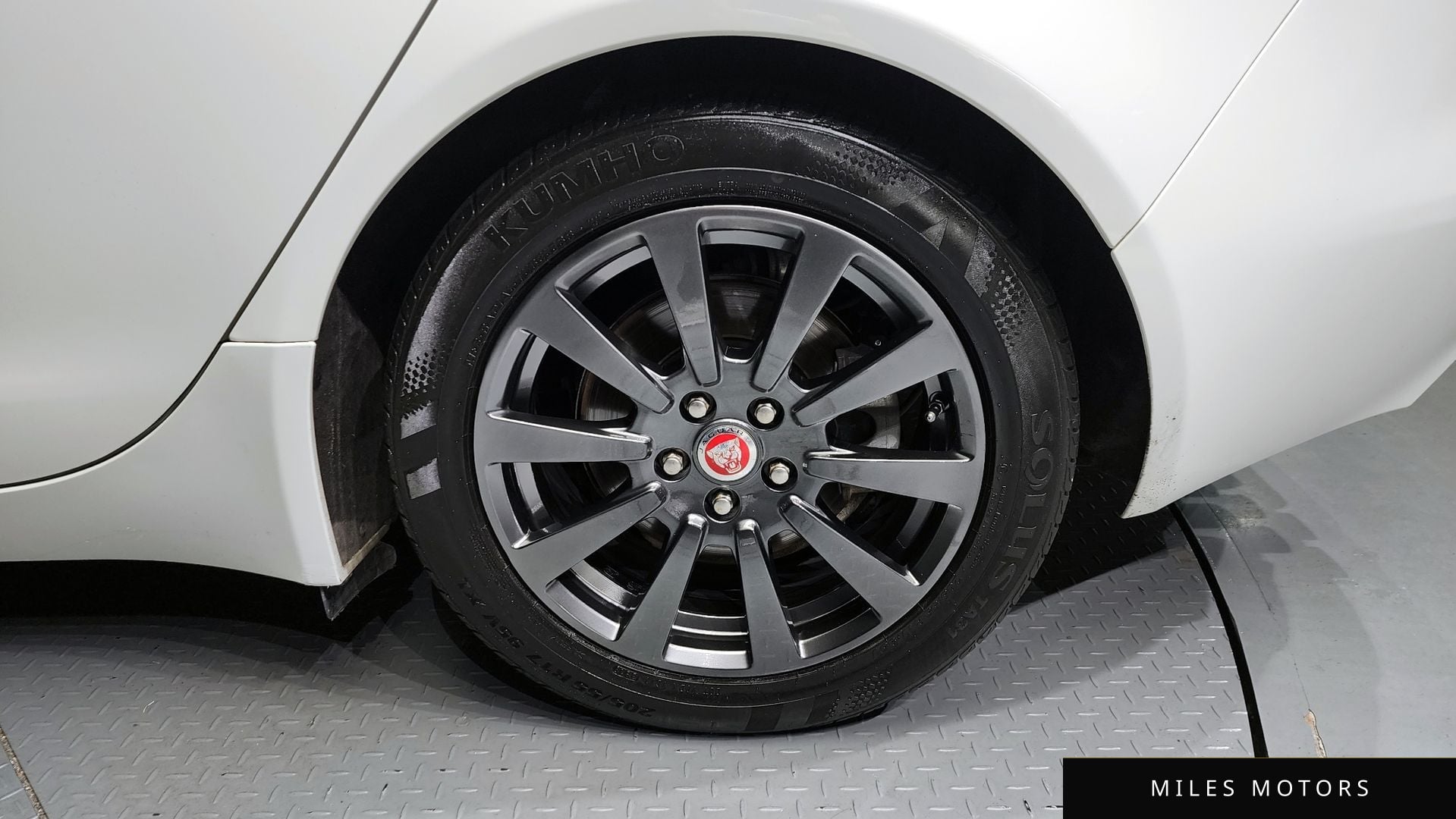 Jaguar XE 2016 — миниатюра 5