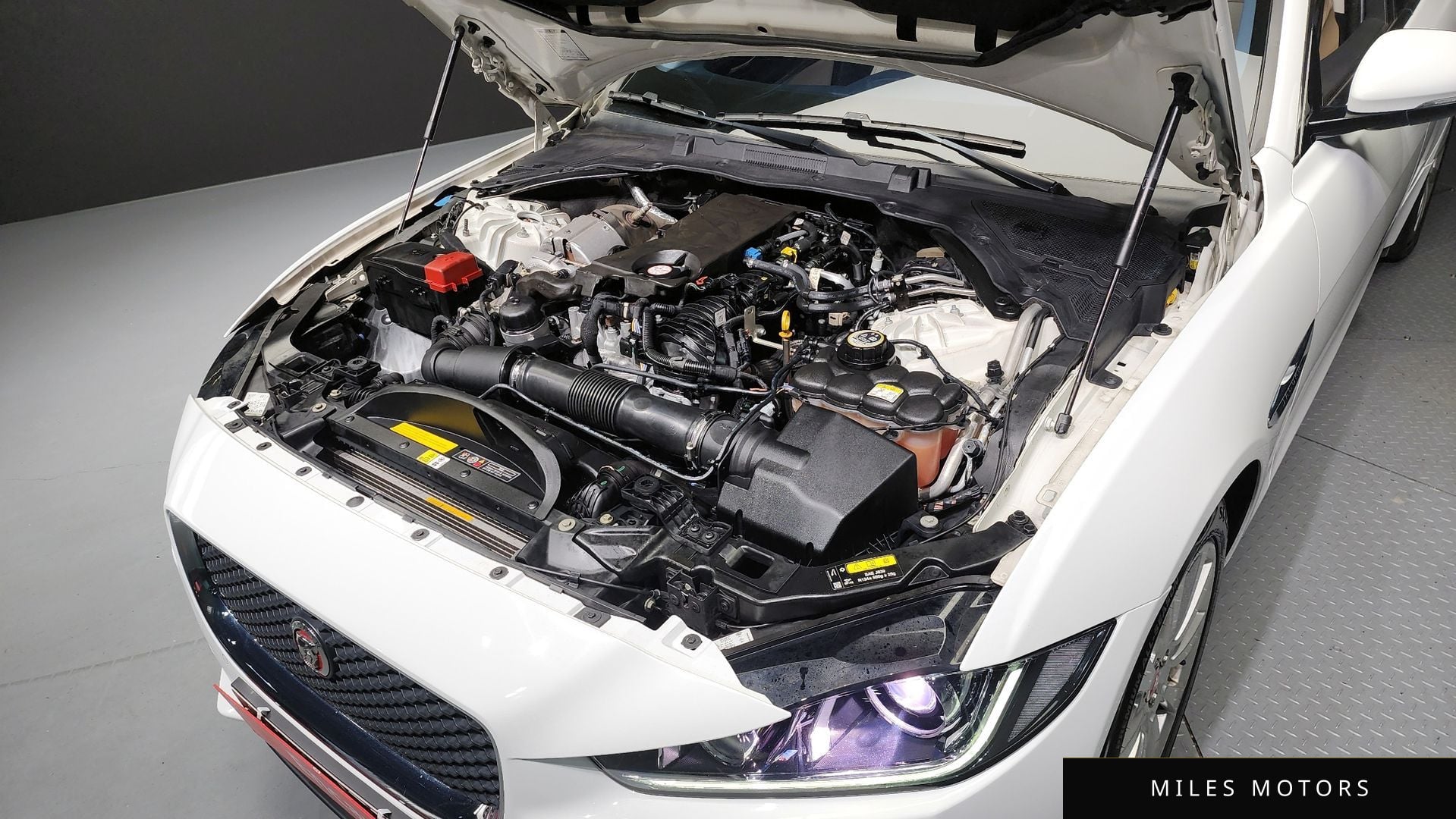 Jaguar XE 2016 — миниатюра 6