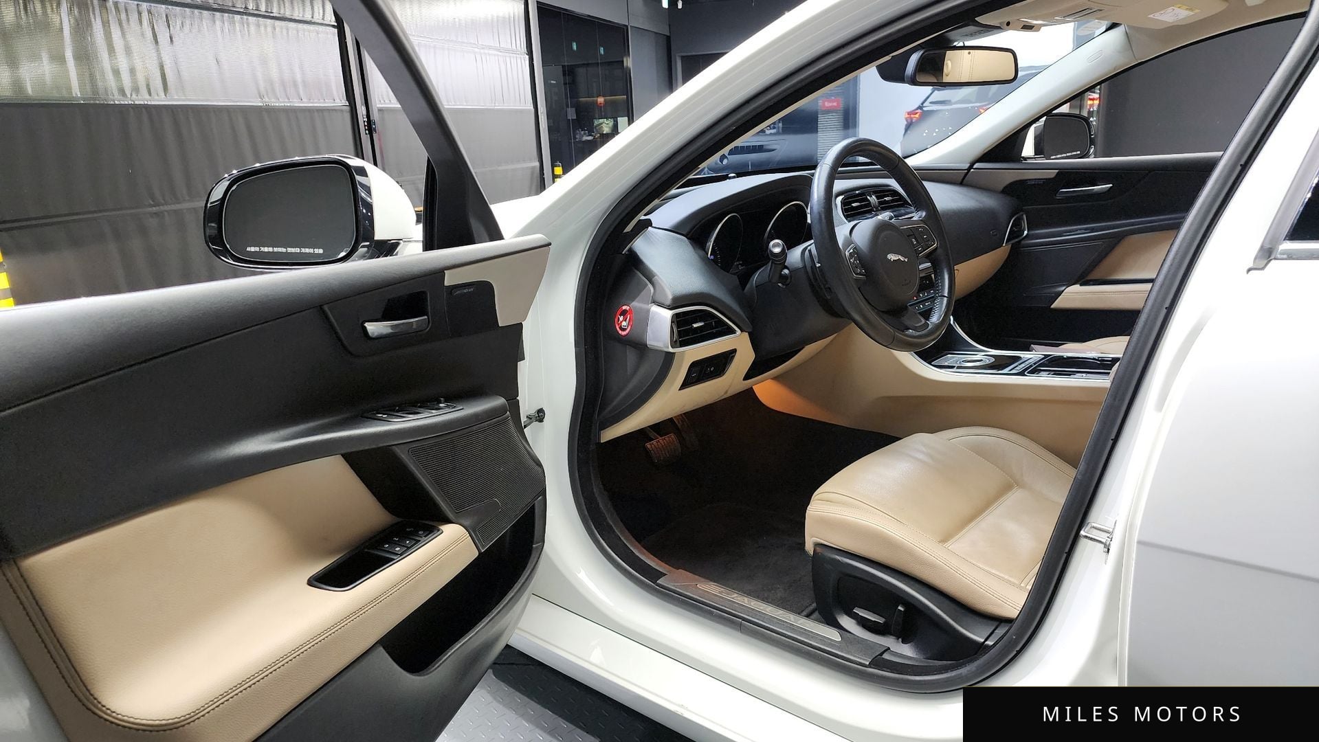 Jaguar XE 2016 — миниатюра 10