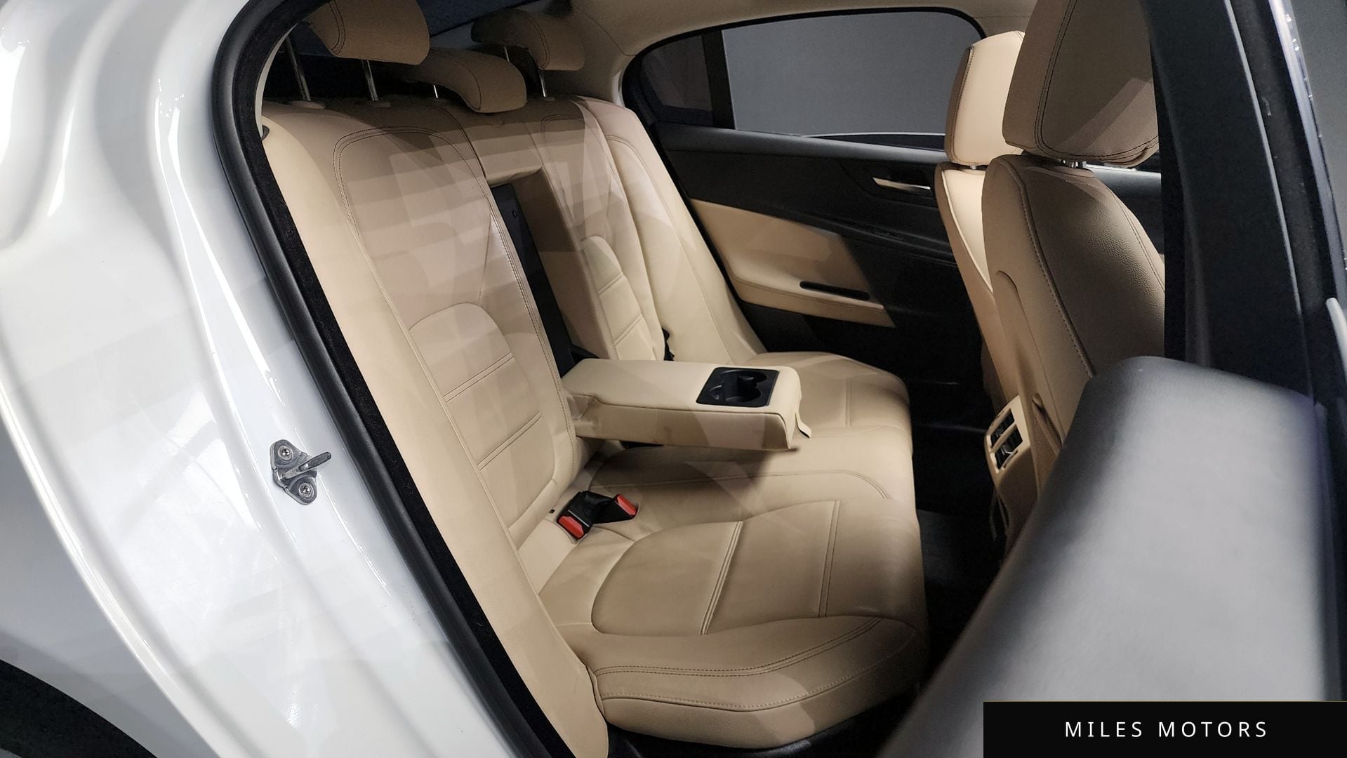 Jaguar XE 2016 — миниатюра 12