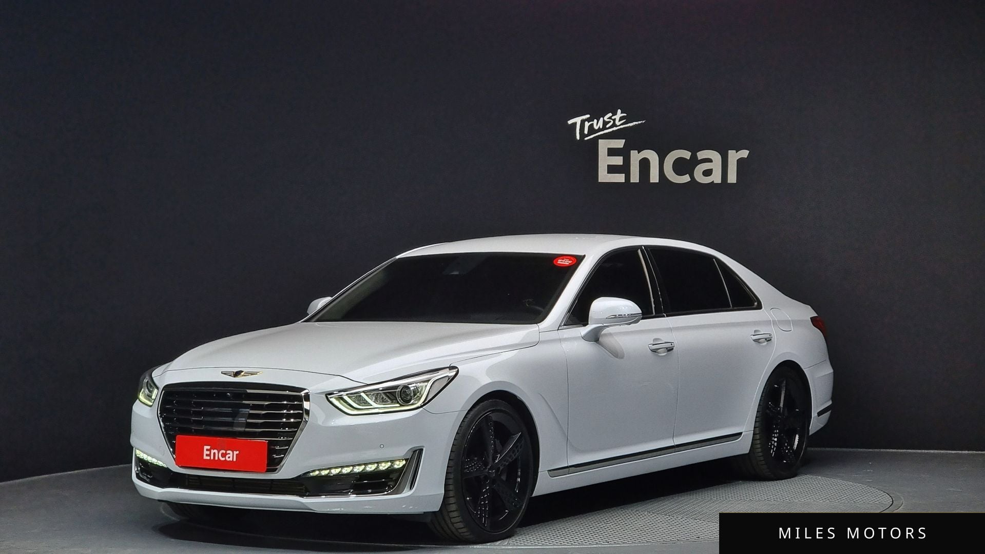 Genesis EQ900 2016 — фото 1 из 12