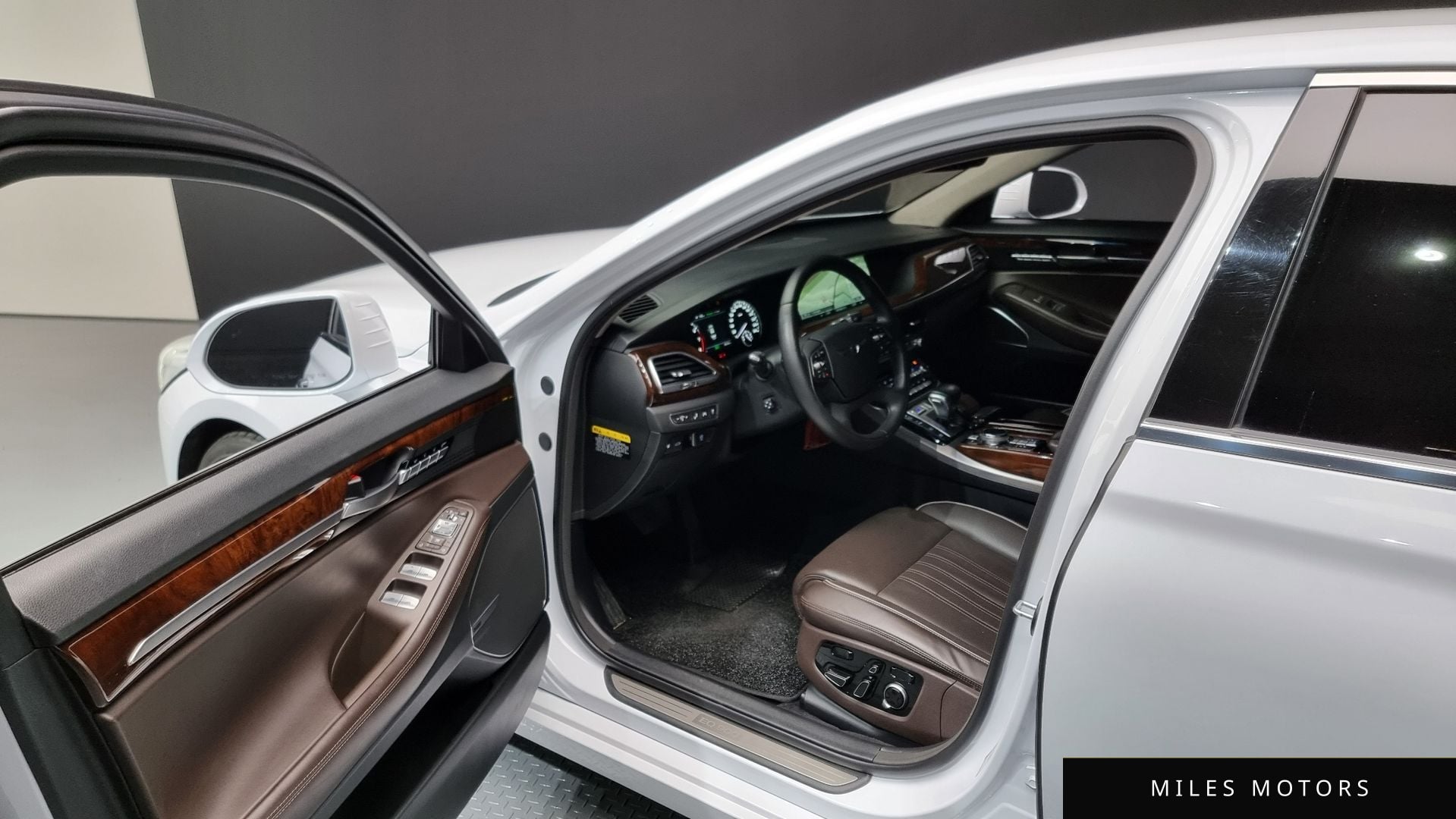 Genesis EQ900 2016 — миниатюра 10