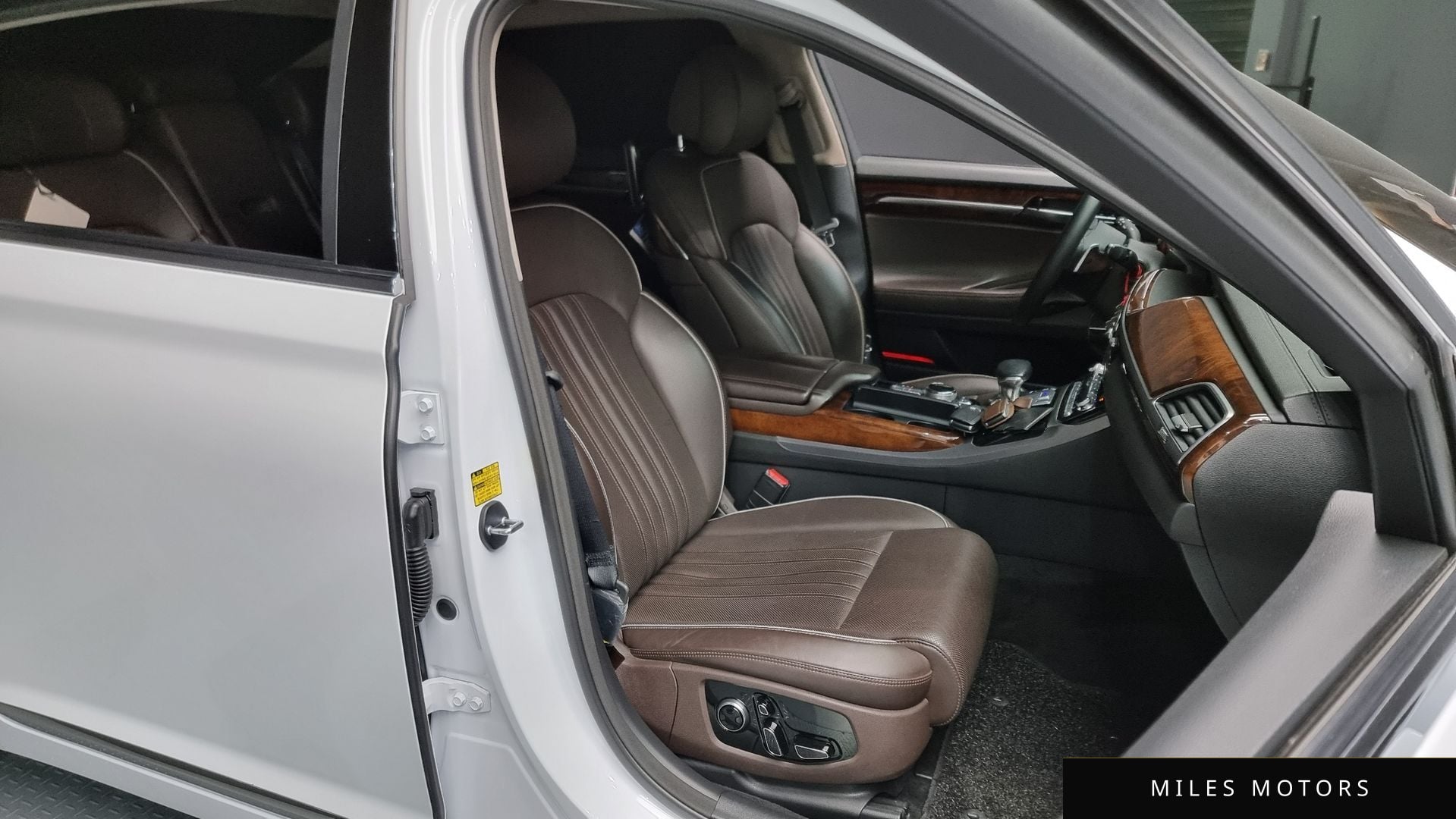 Genesis EQ900 2016 — миниатюра 12
