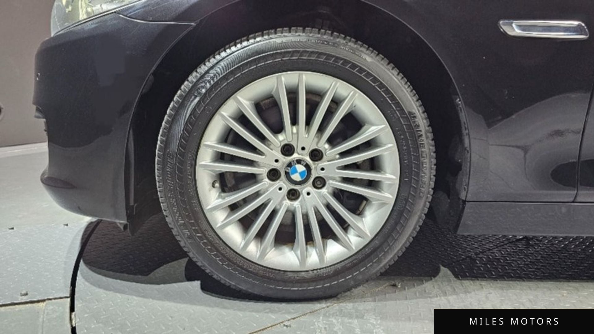 BMW 5 Series (F10) 2015 — миниатюра 5