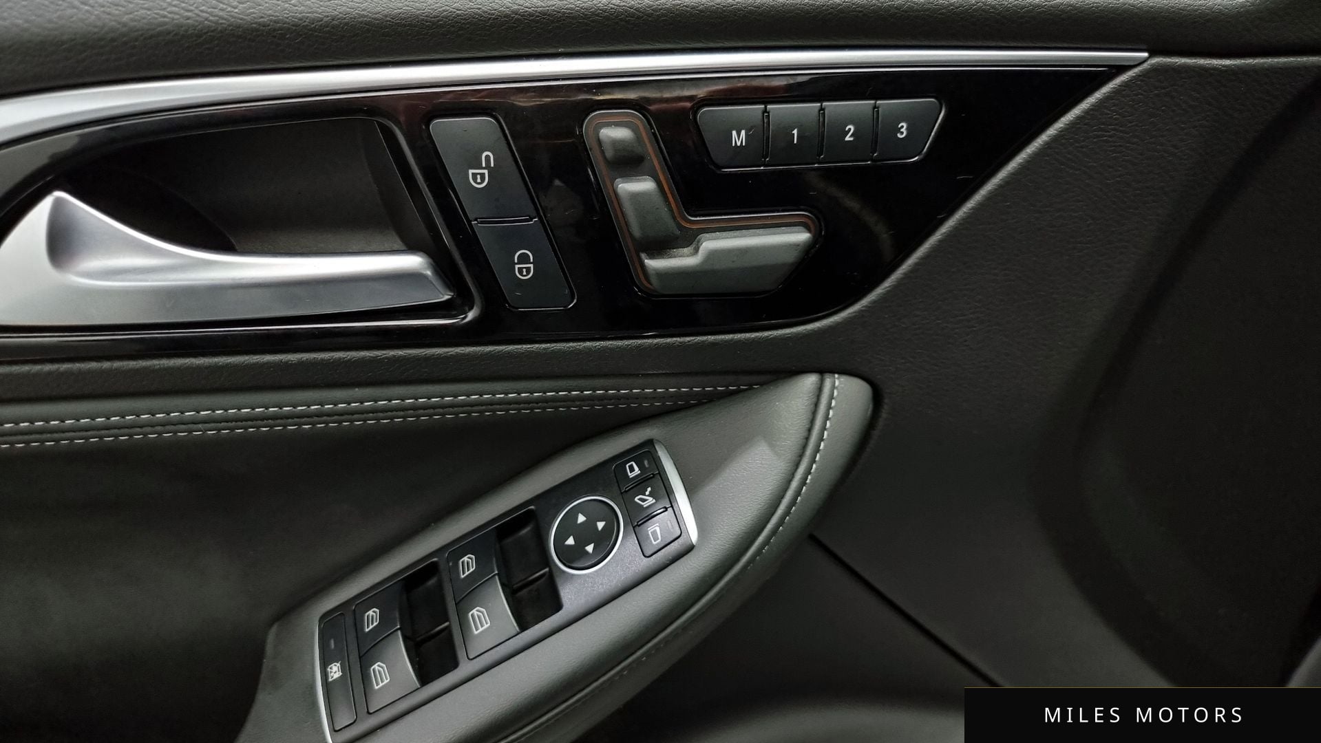 Infiniti Q30 2019 — миниатюра 14