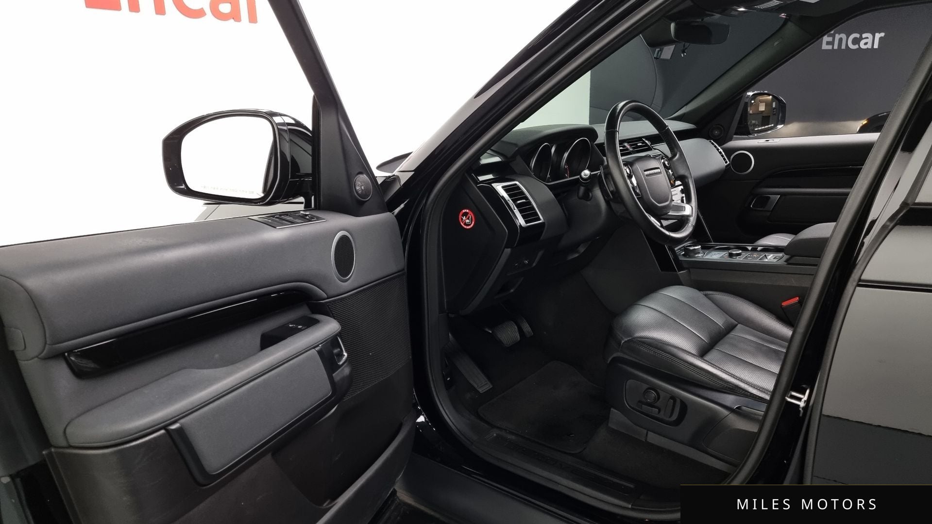 Land Rover Discovery 2019 — миниатюра 12