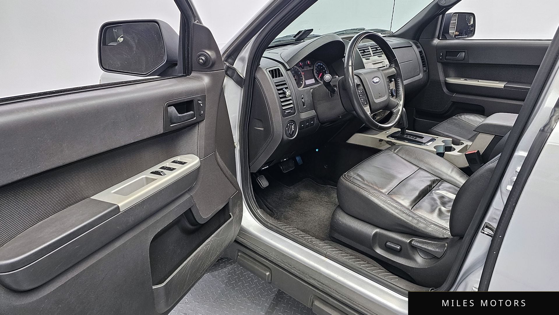 Ford 이스케이프 2011 — миниатюра 11