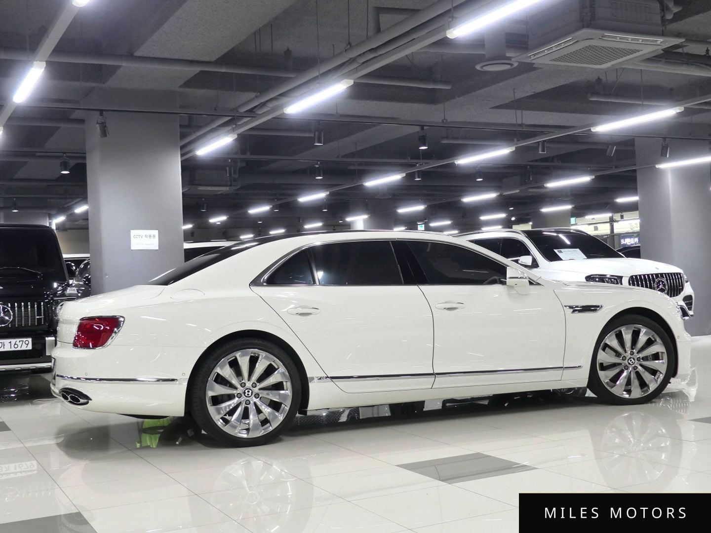Bentley Flying Spur 2021 — миниатюра 2