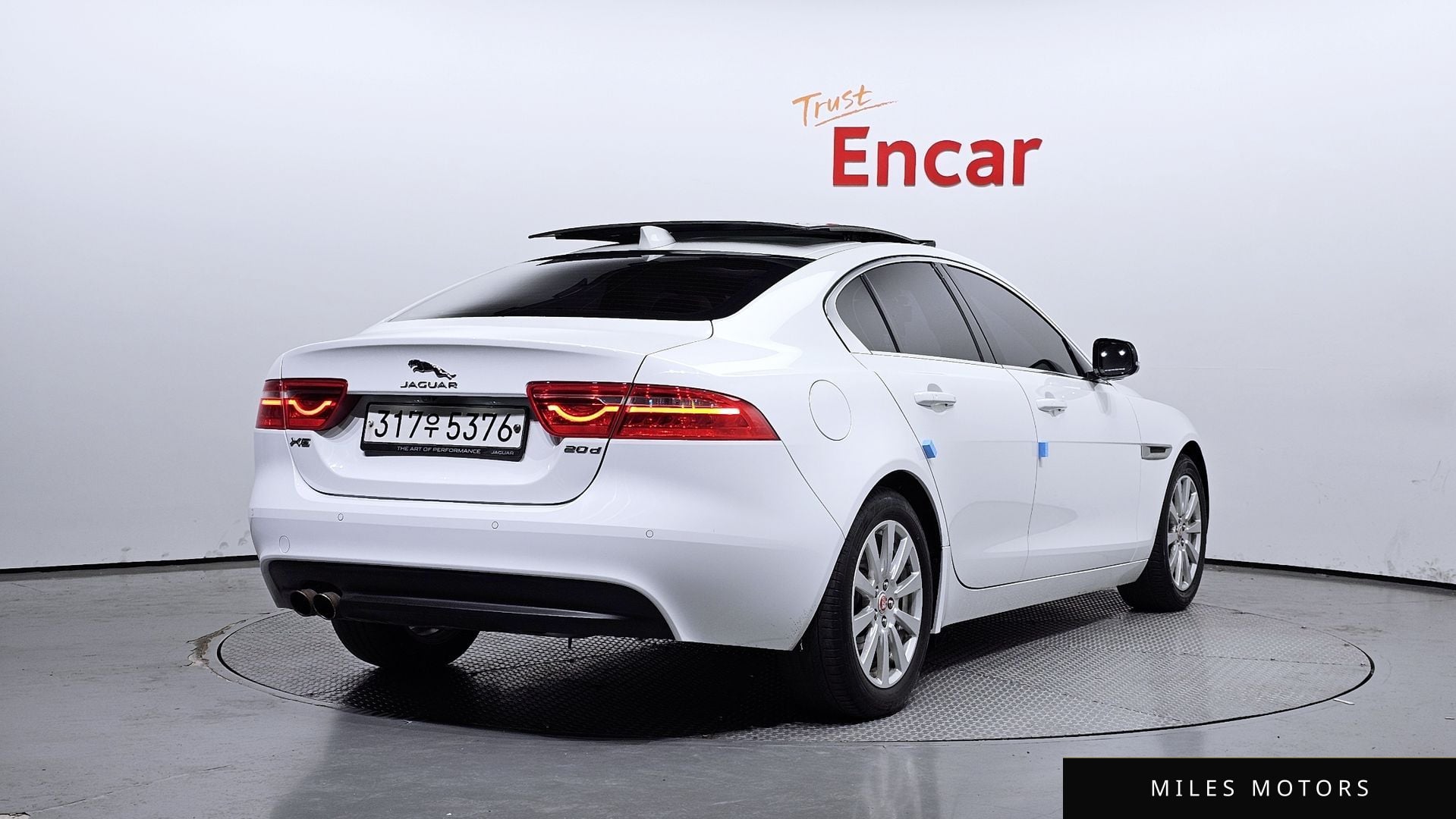 Jaguar XE 2019 — миниатюра 2