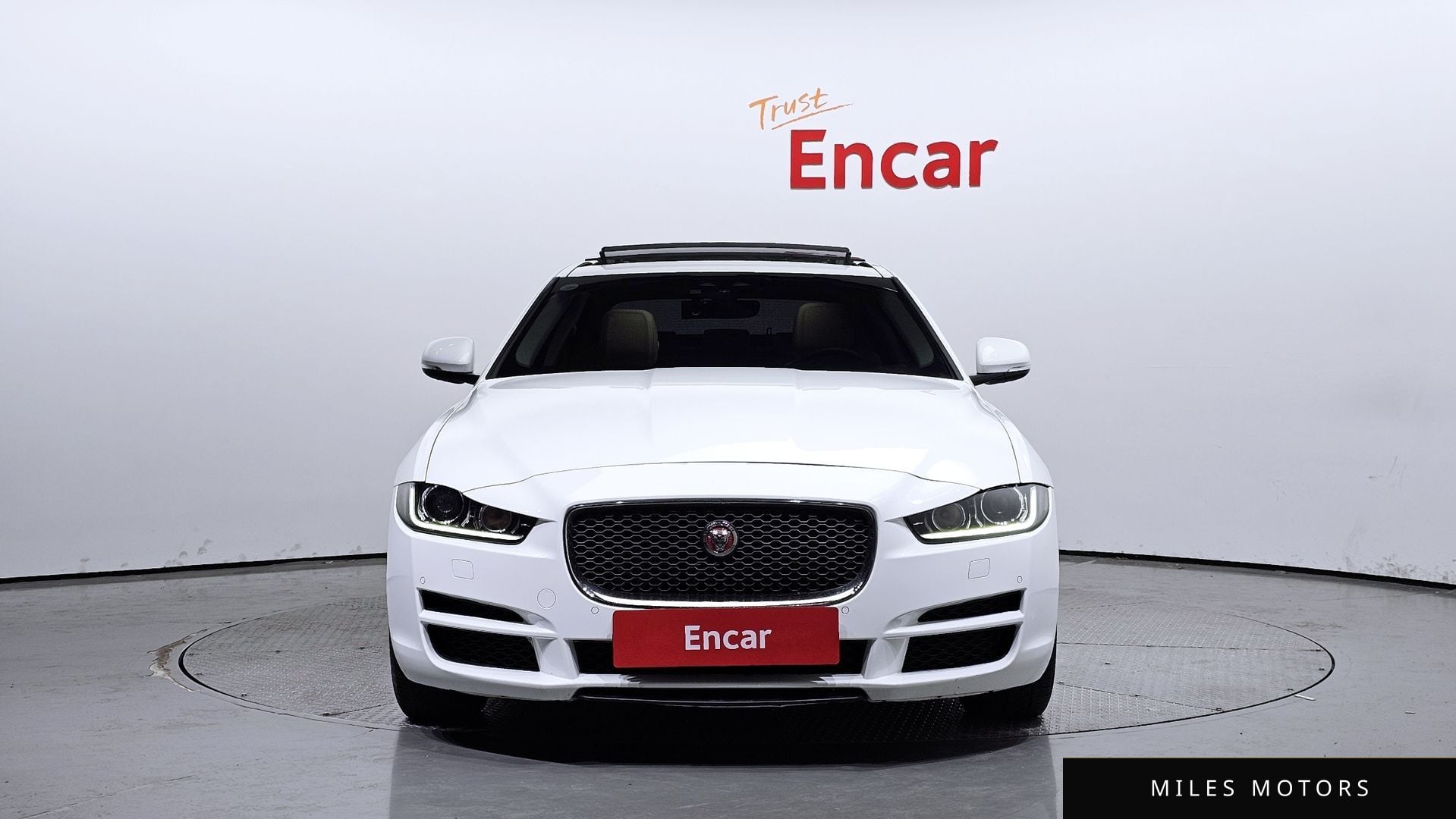 Jaguar XE 2019 — миниатюра 3