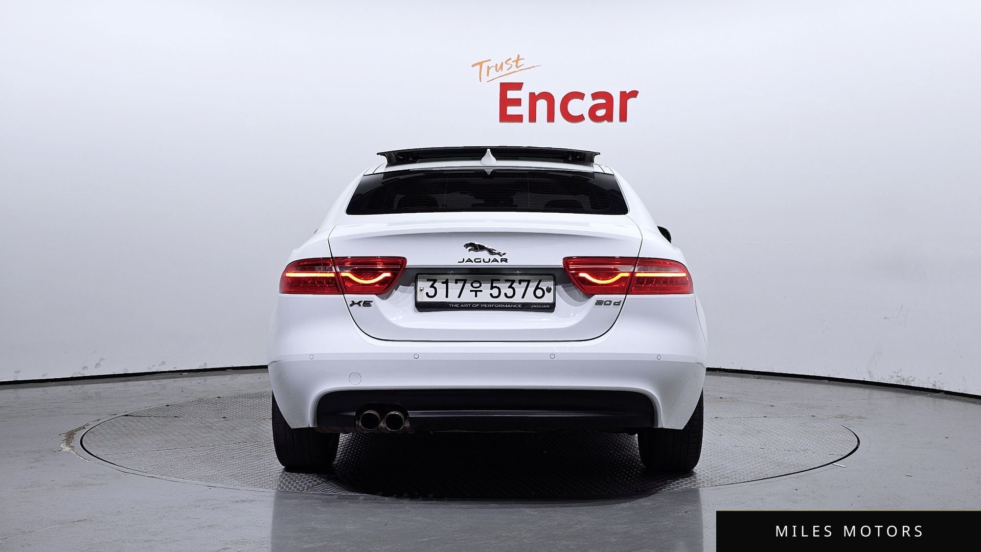 Jaguar XE 2019 — миниатюра 4