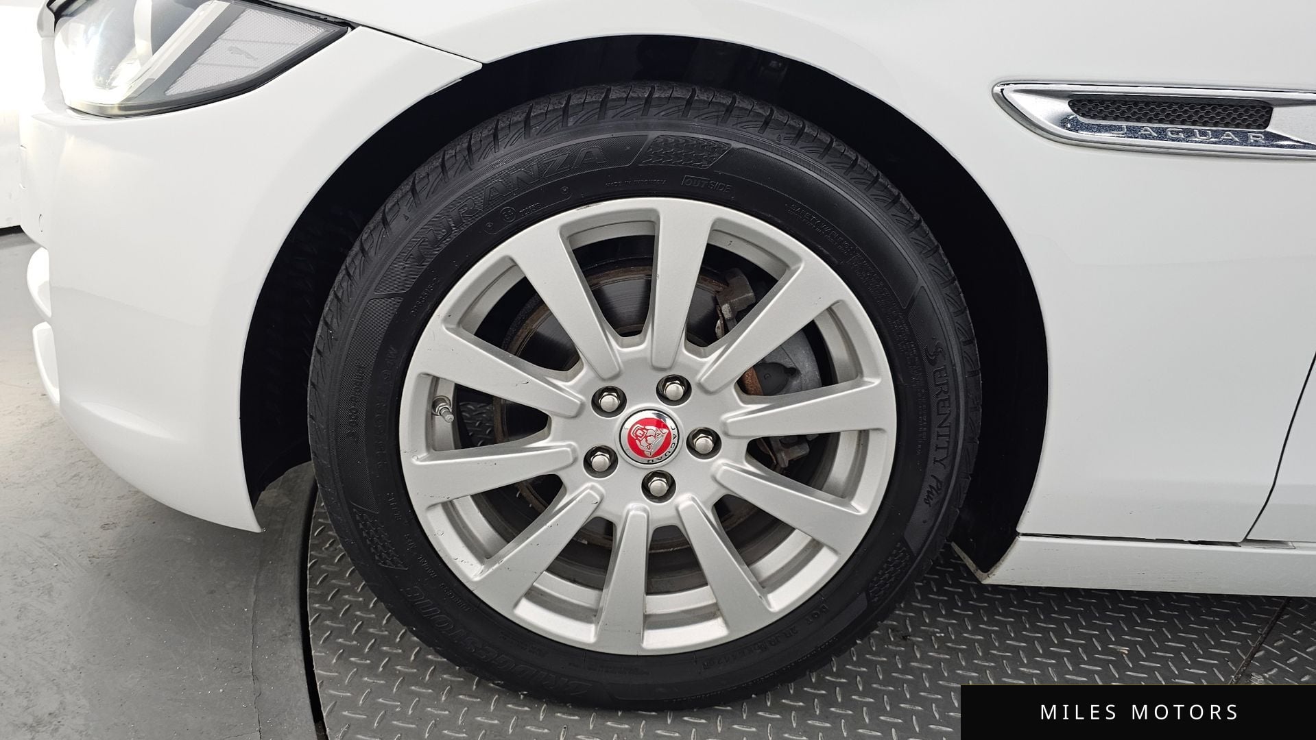 Jaguar XE 2019 — миниатюра 5
