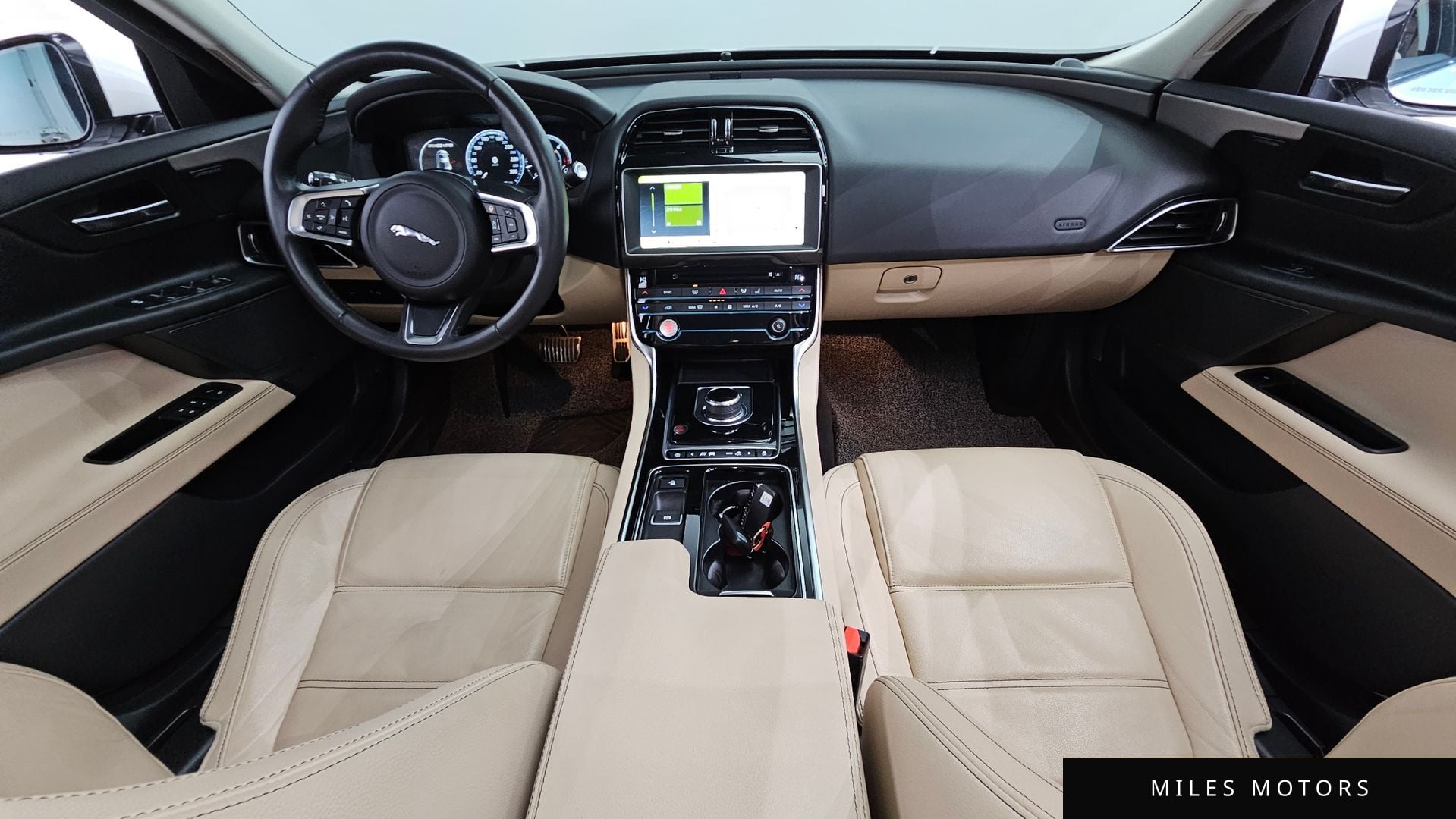 Jaguar XE 2019 — миниатюра 7