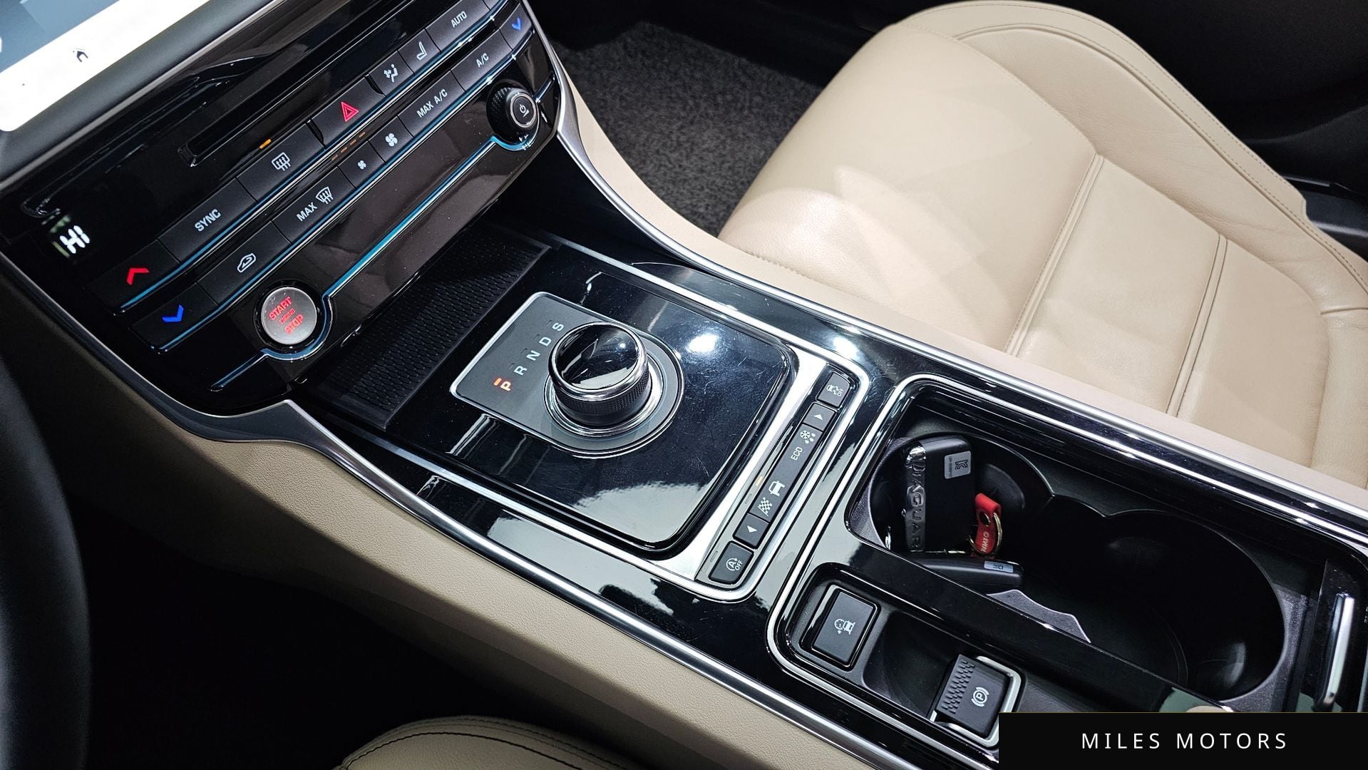 Jaguar XE 2019 — миниатюра 9