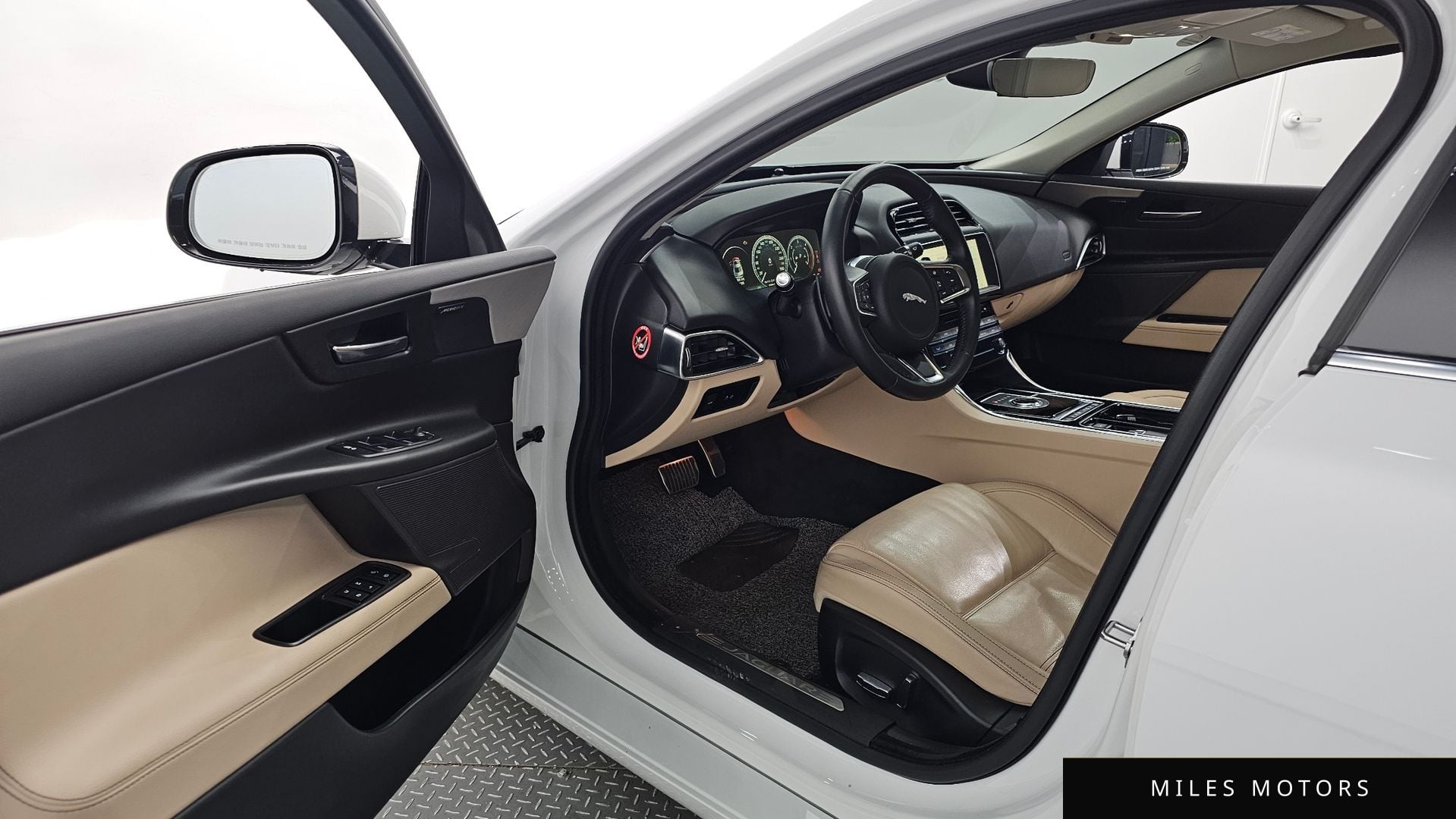 Jaguar XE 2019 — миниатюра 10