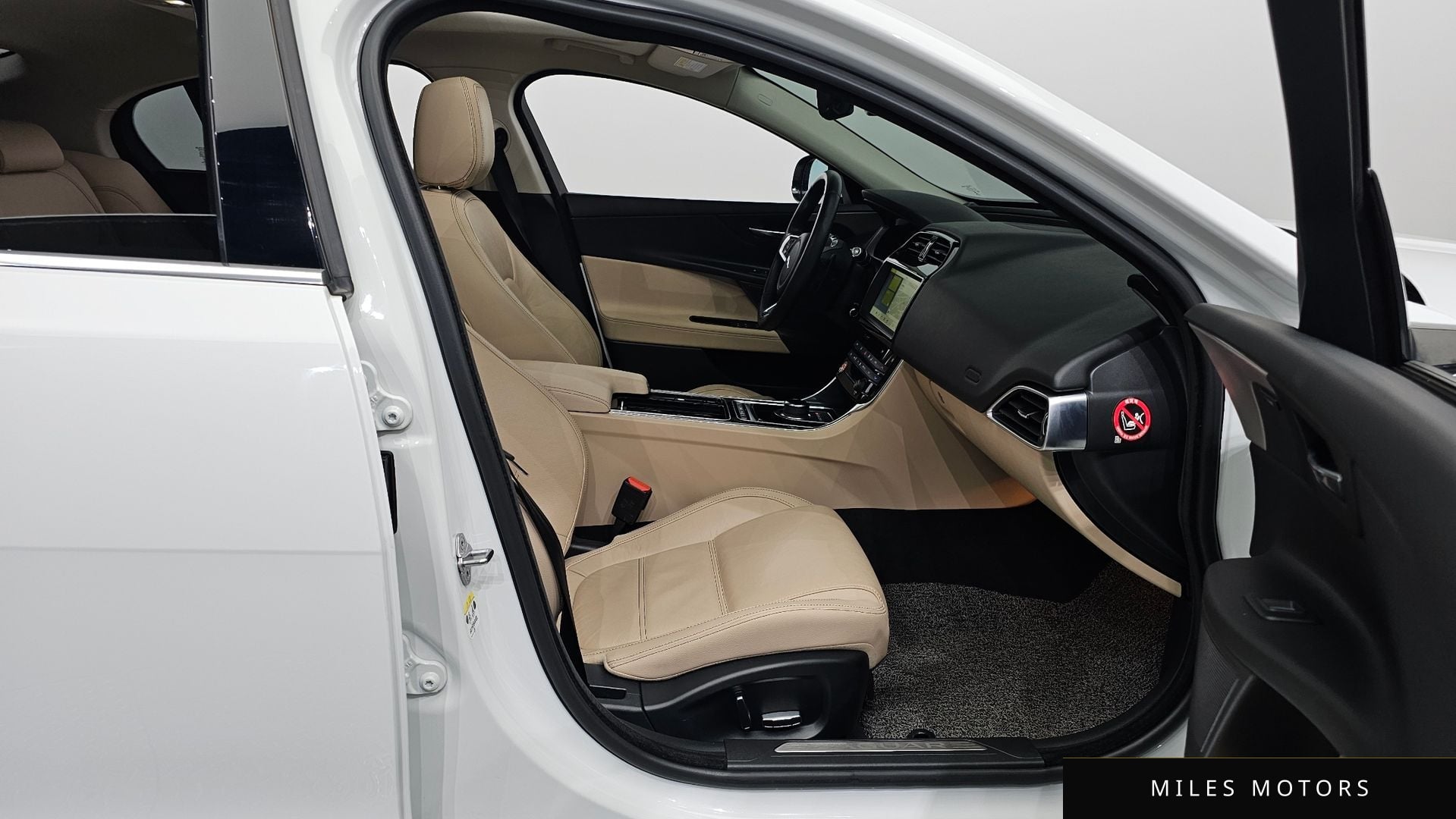 Jaguar XE 2019 — миниатюра 11