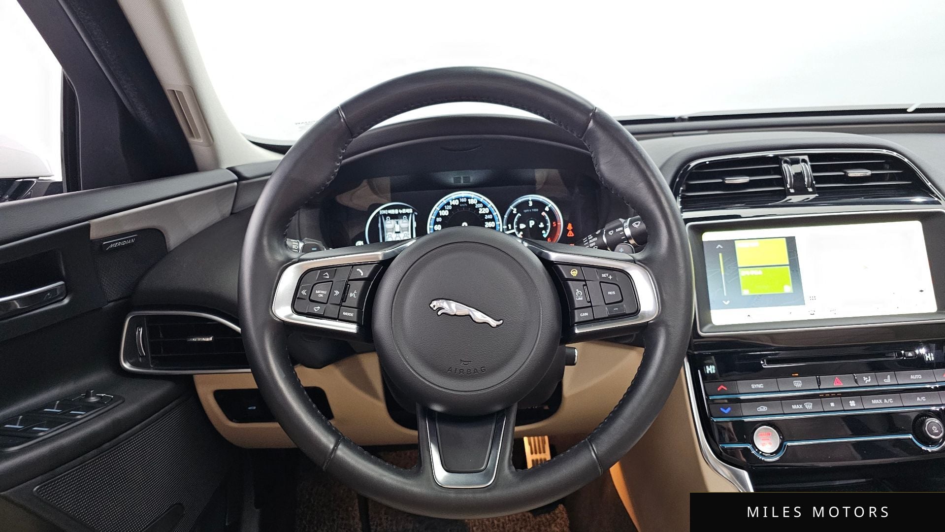 Jaguar XE 2019 — миниатюра 13