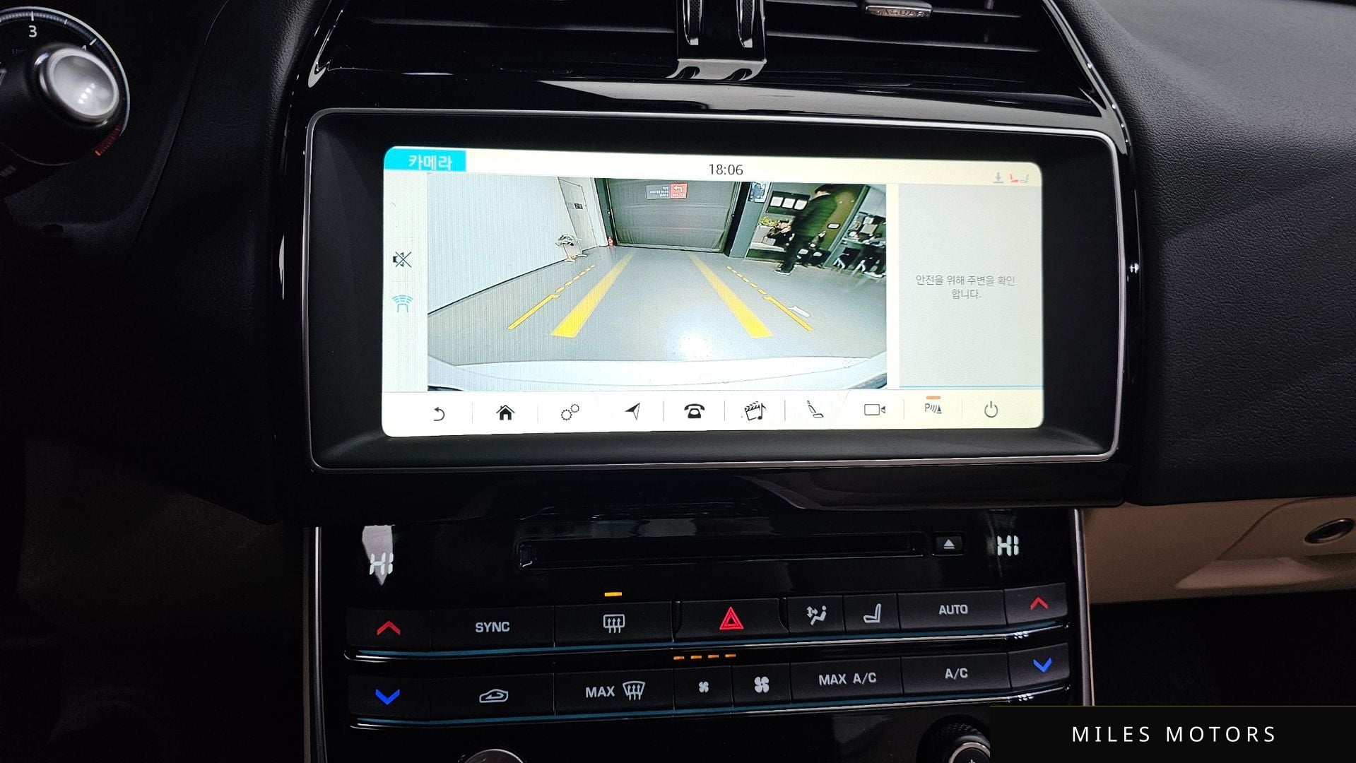 Jaguar XE 2019 — миниатюра 15