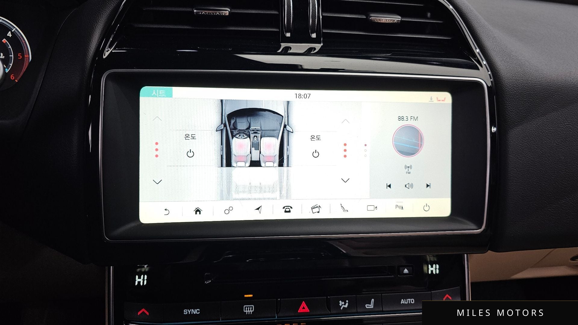 Jaguar XE 2019 — миниатюра 16