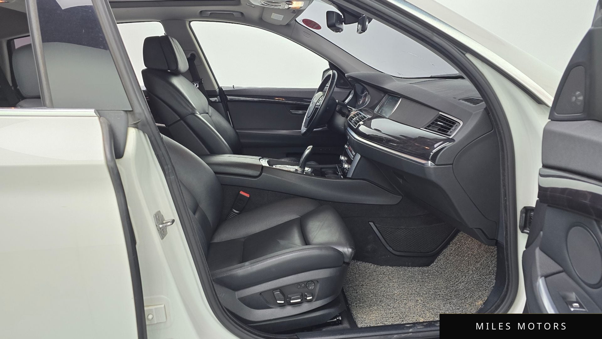 BMW 5 Series GT (F07) 2011 — миниатюра 11