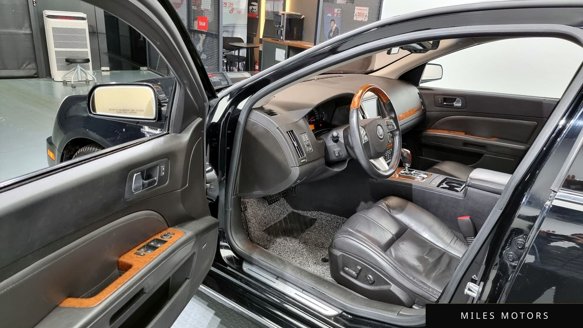 Cadillac STS 2011 — миниатюра 10