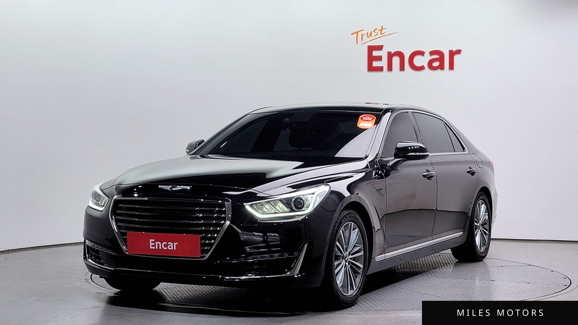 Genesis EQ900 2016 — фото 1 из 12