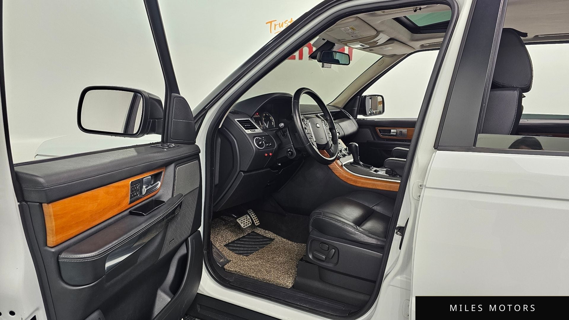 Land Rover Range Rover Sport 2011 — миниатюра 10