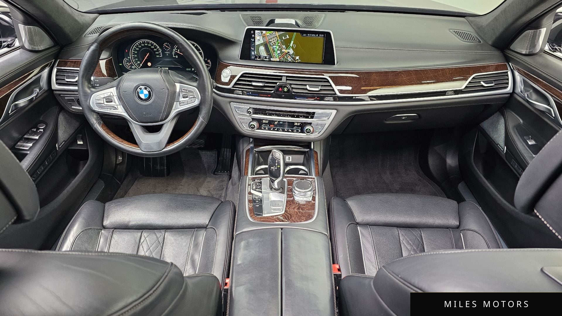 BMW 7 Series (G11) 2016 — миниатюра 7