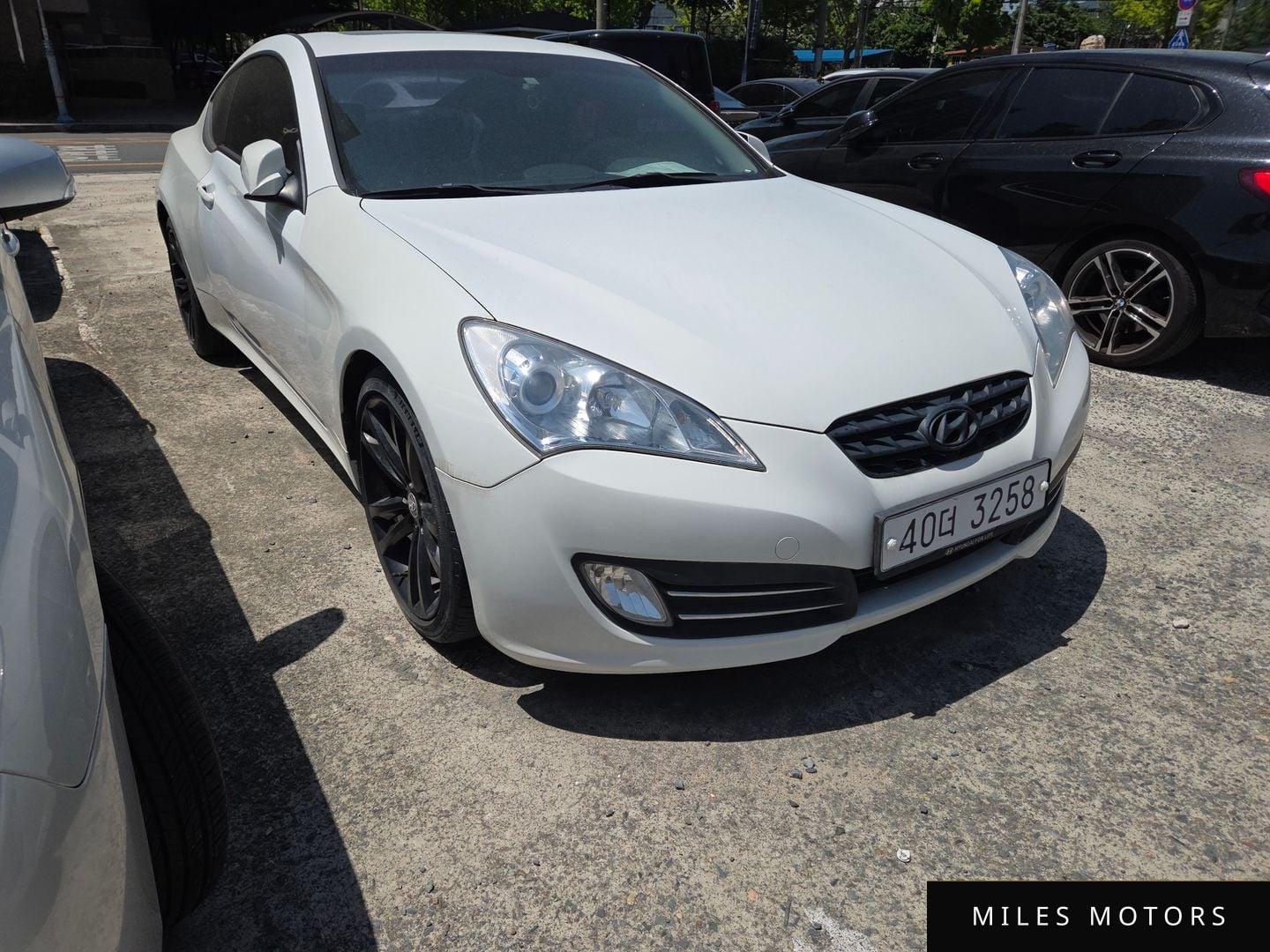 Hyundai Genesis 2011 — миниатюра 2