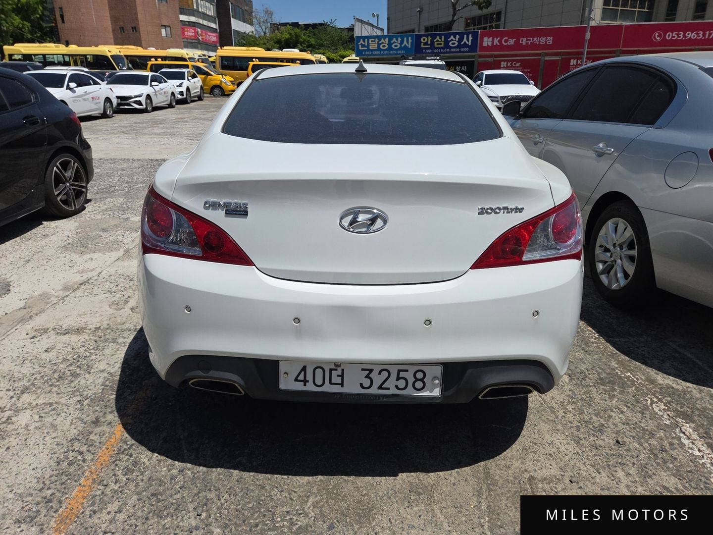 Hyundai Genesis 2011 — миниатюра 5