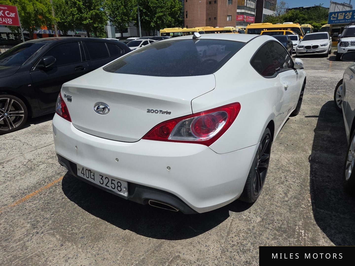 Hyundai Genesis 2011 — миниатюра 6