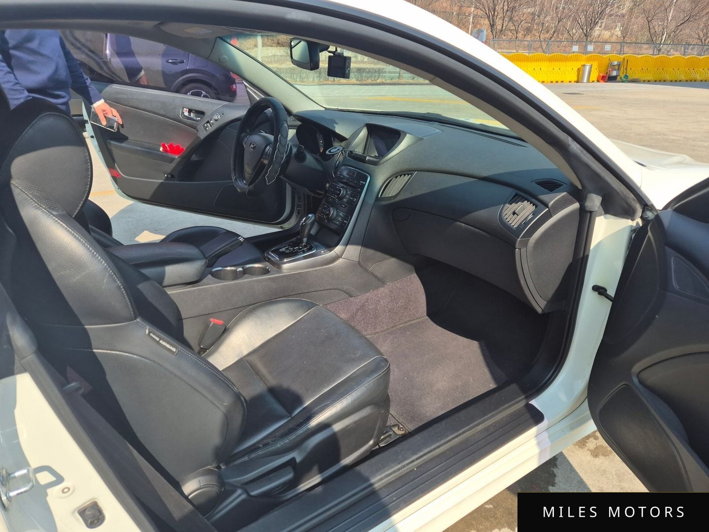Hyundai Genesis 2011 — миниатюра 7