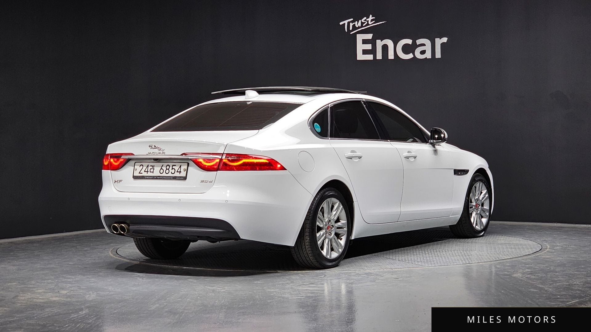 Jaguar XF (X260) 2017 — миниатюра 2
