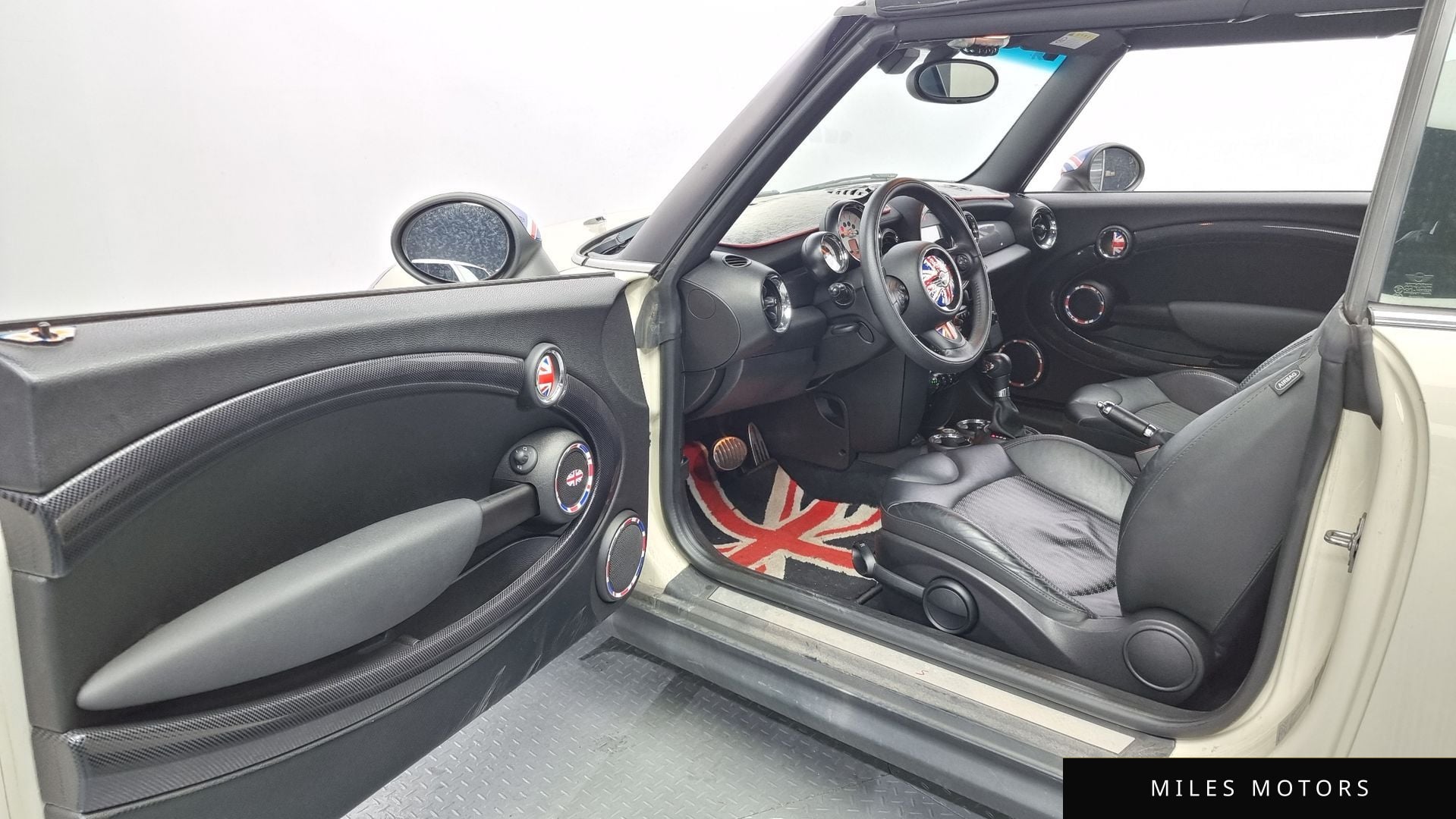 MINI Cooper Convertible 2013 — миниатюра 11
